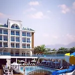 Palm World & Szálloda 5*