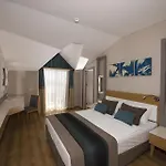 Ξενοδοχείο Palm World & 5*