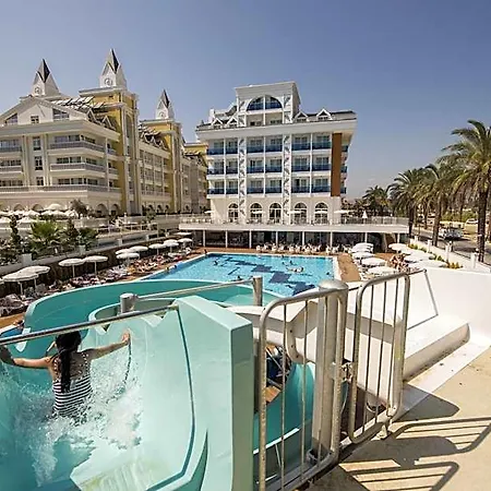 Palm World & Hotel