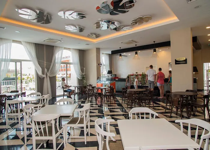 Palm World & Hotel Side