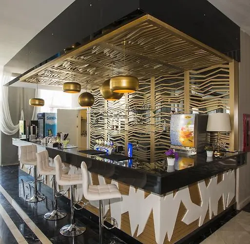 Palm World & מלון סייד