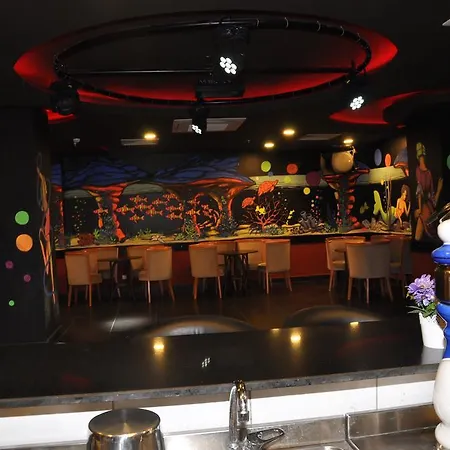 Palm World & Hotel Side