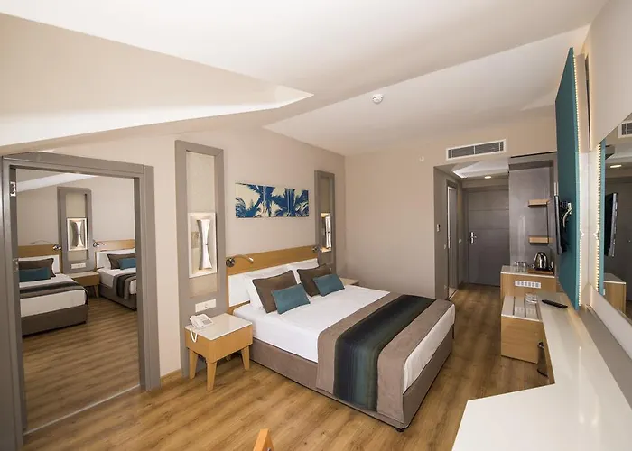 Palm World & Hotell 5*